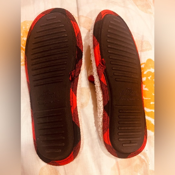 Adorable Dearfoams MAMA BEAR slippers - only worn a couple times. - Picture 4 of 6